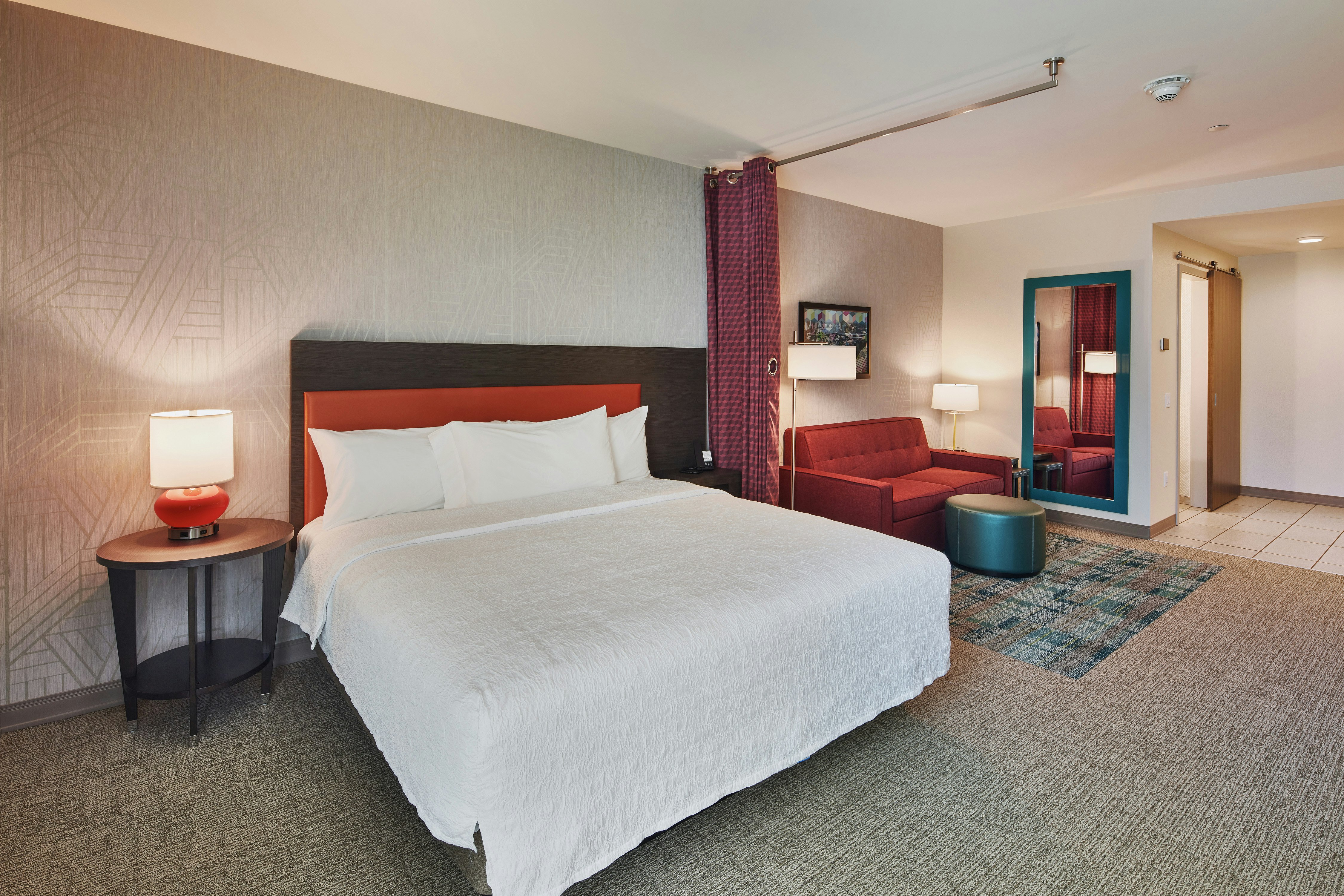 STUDIO, SUITE, KING BED