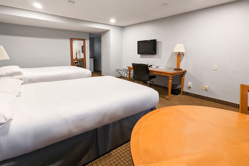 OYO First Canada Hotel Cornwall Hwy 401 ON 19/42