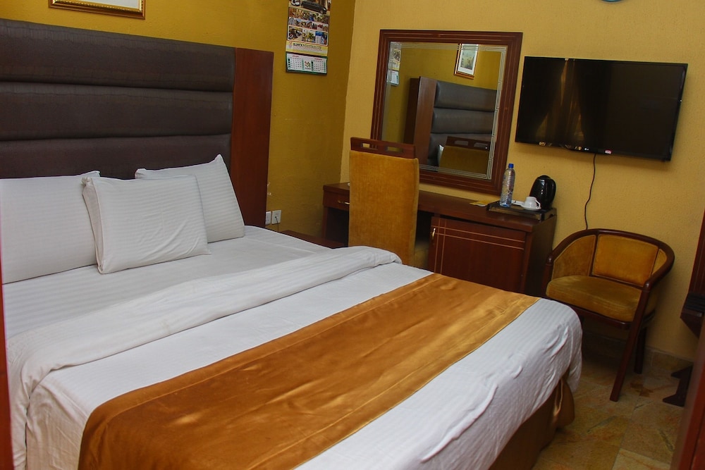 Banex Hotel And Suites 14/50
