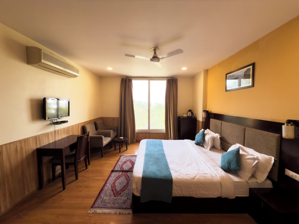 SUPER, DELUXE, KING BED