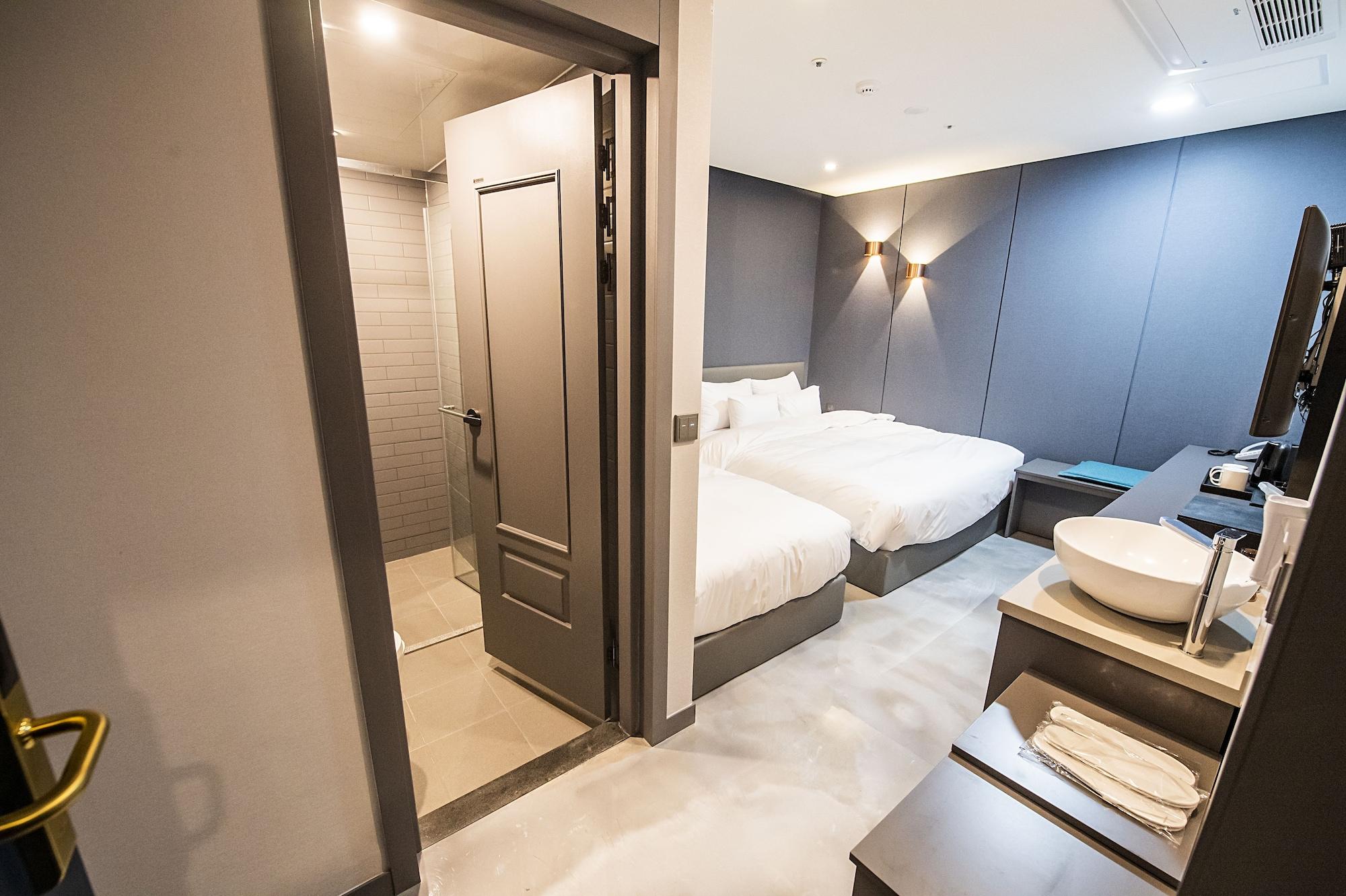 Hotel Society 21/54