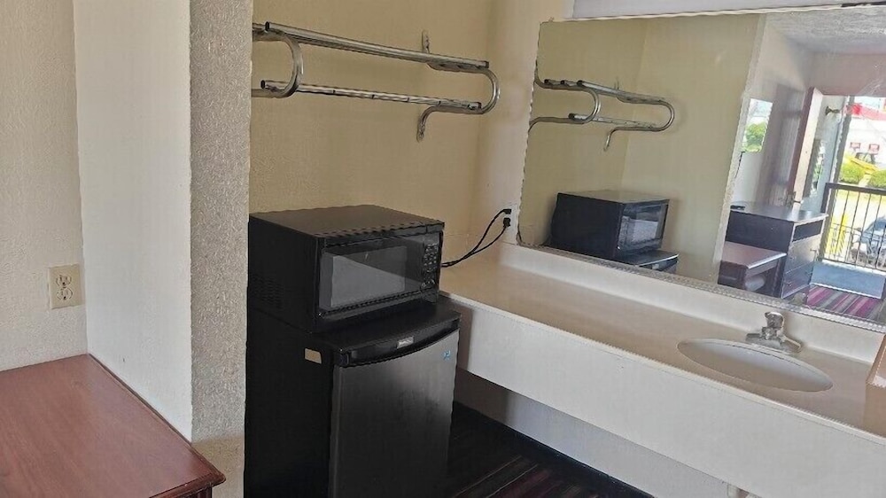 Travelodge by Wyndham Richmond Kentucky 35/35