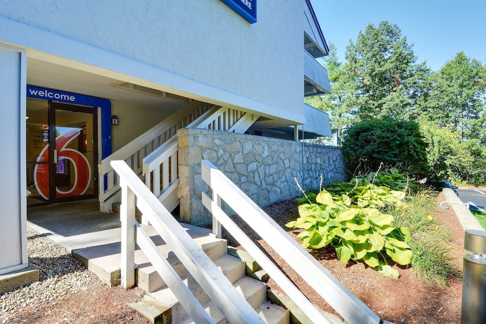 Motel6 Nashua, NH - South 41/55