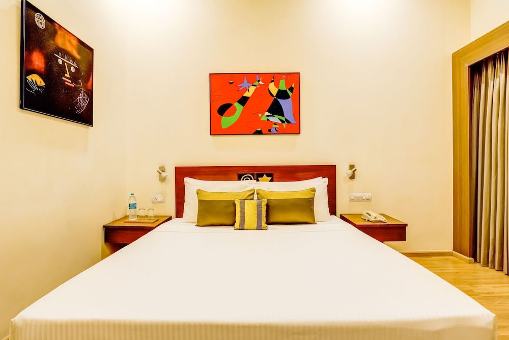 EXECUTIVE, SUITE
