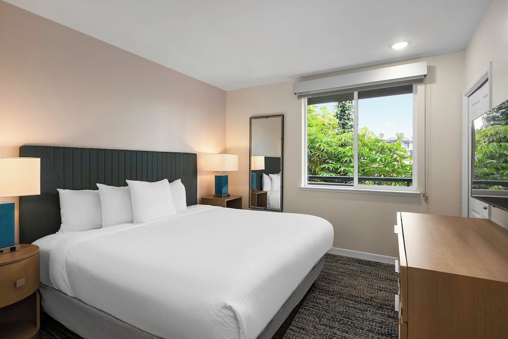 2 Bedrooms, Suite, King Bed, Queen and Twin Beds, Queen Murphy Bed, Kitchen