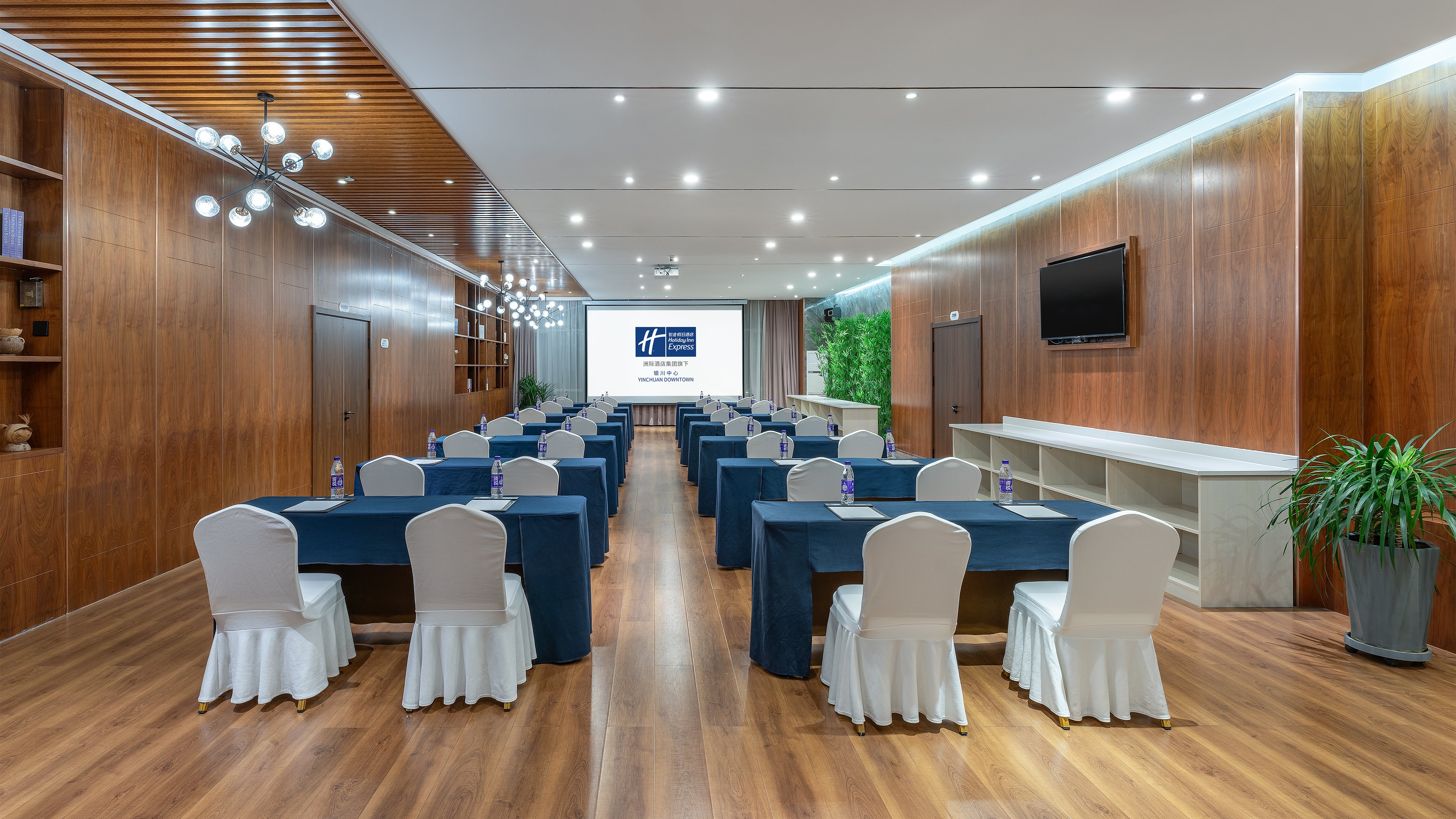 Holiday Inn Express Yinchuan Downtown 40/50