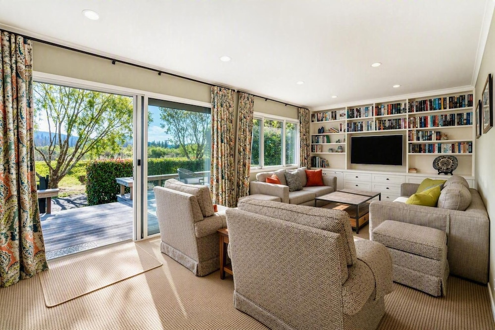 Tongariro Lodge 53/75