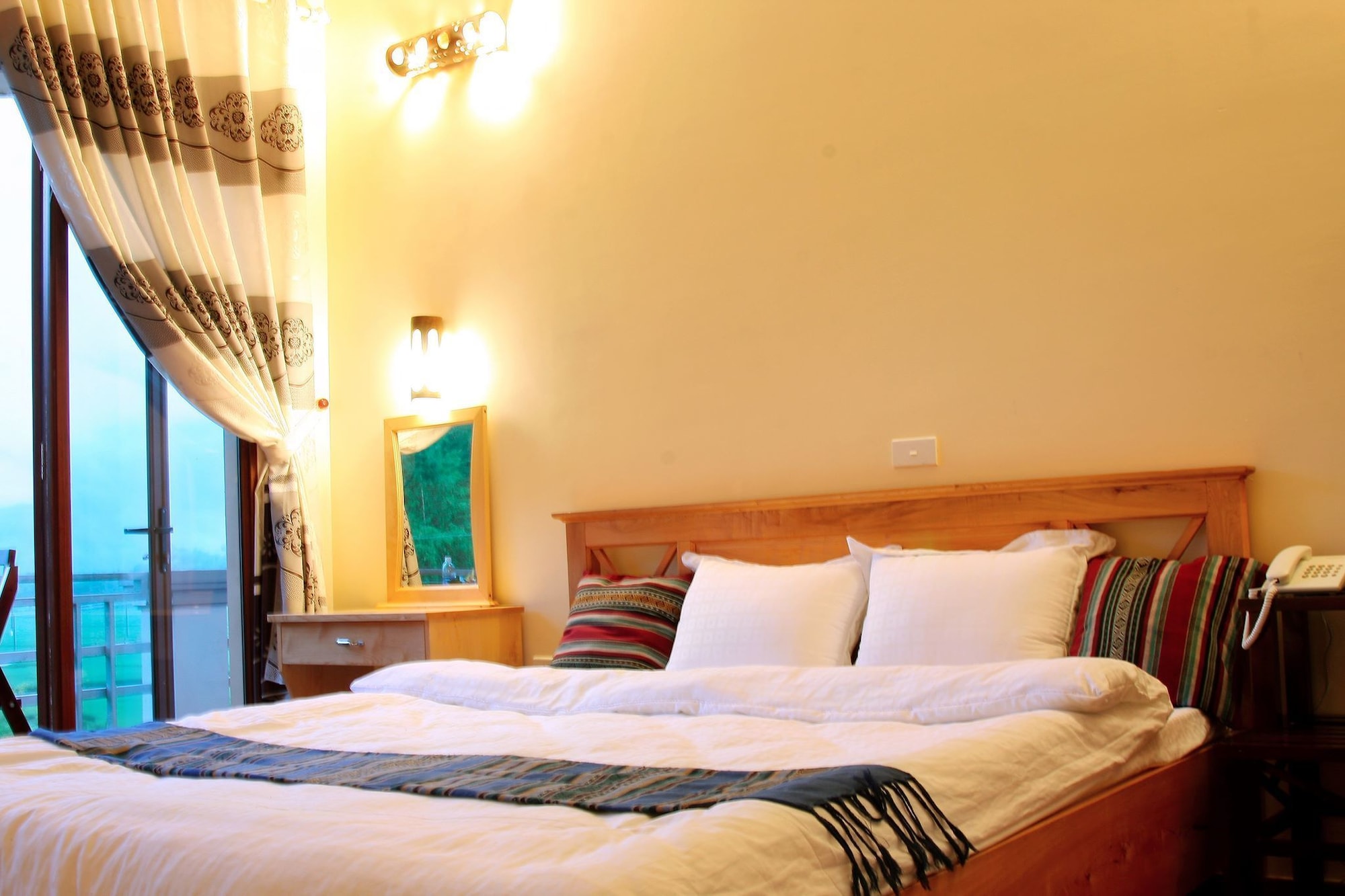 DELUXE, DOUBLE BED