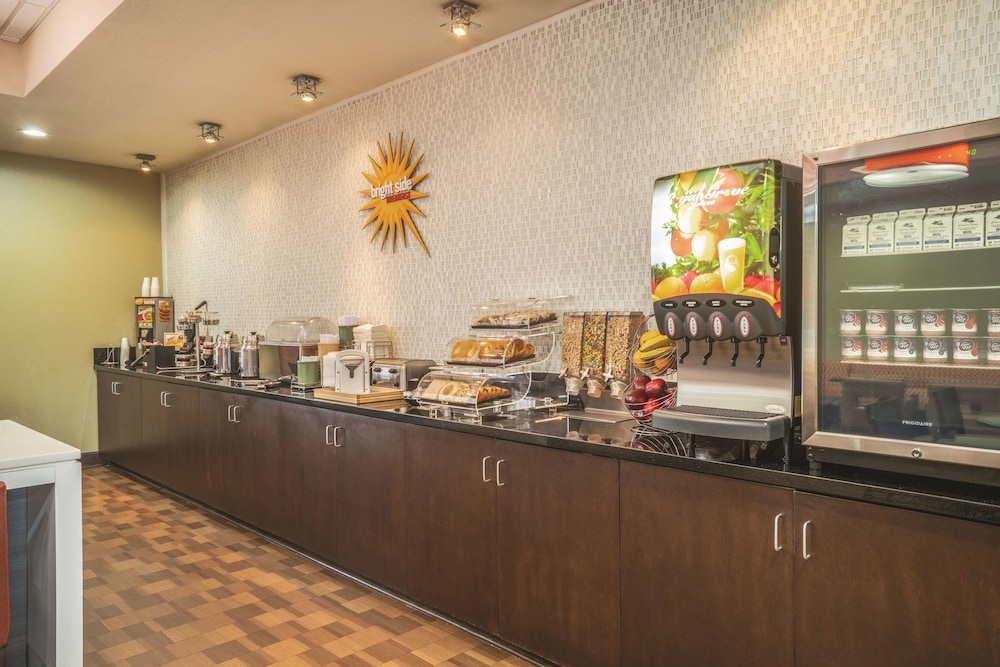 La Quinta Inn Suites Smyrna 32/45