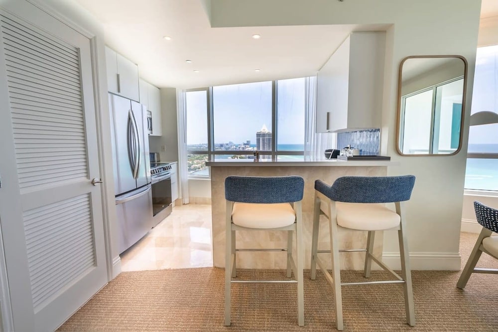 Fontainebleau Miami Beach Private Luxury Suites 33/50