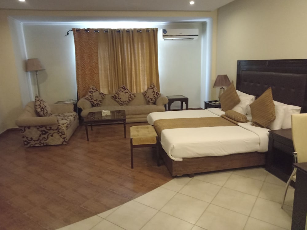 Grand Regency Hotel 28/50