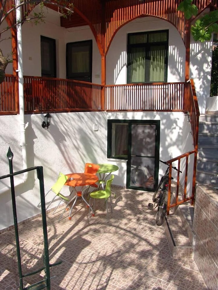 Orhan Kutbay'in Evi Turyolu Cafe Pansiyon 37/50