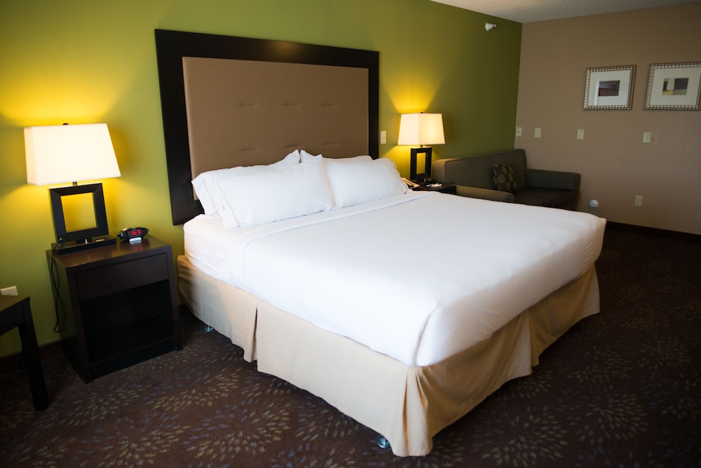 Holiday Inn Express Hotel & Suites Northwood 19/71