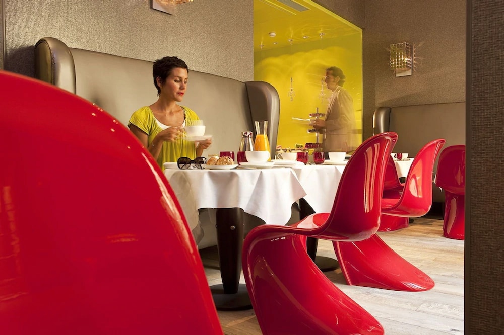 Hotel Le Petit Paris 56/63