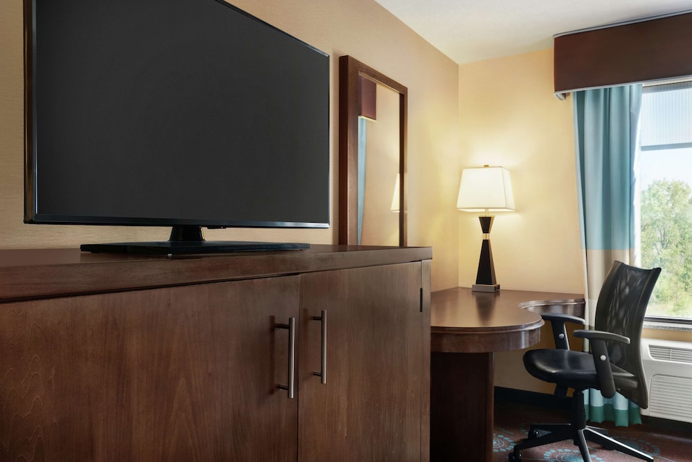 Hampton Inn Suites Grafton 45/46