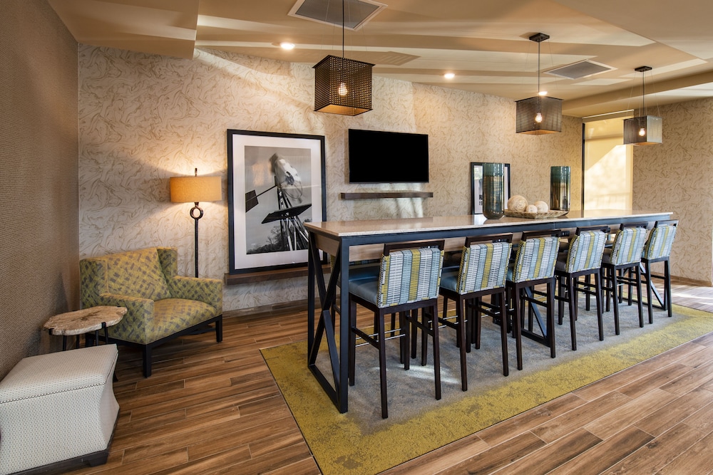 Hampton Inn Suites Keller Tx 34/47
