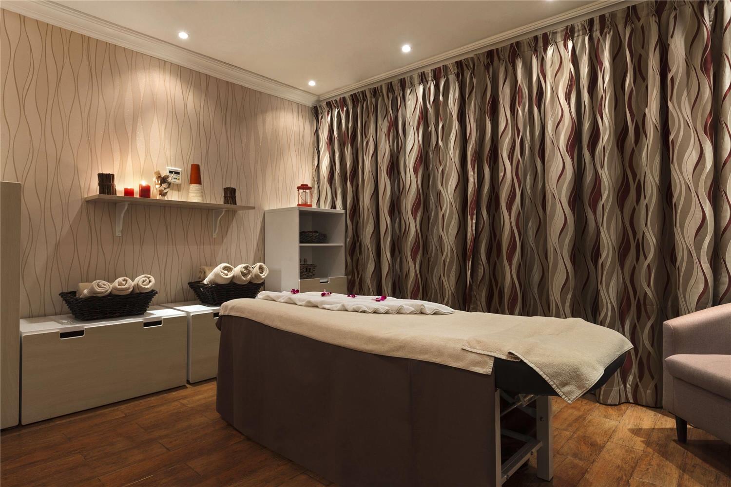 Ramada Hotel and Suites By Wyndham Ajman 7/45