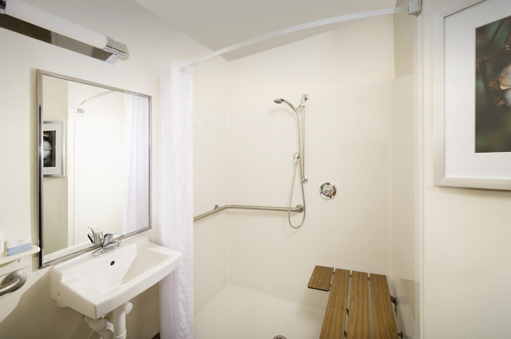 Candlewood Suites Richmond South 8/48