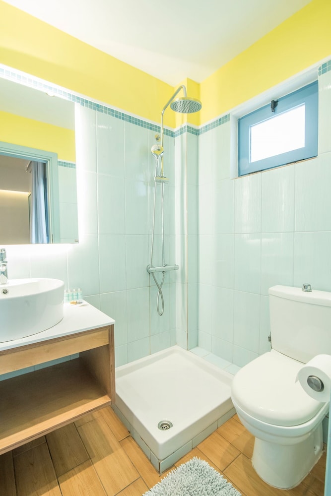 Saronis Hotel 47/50