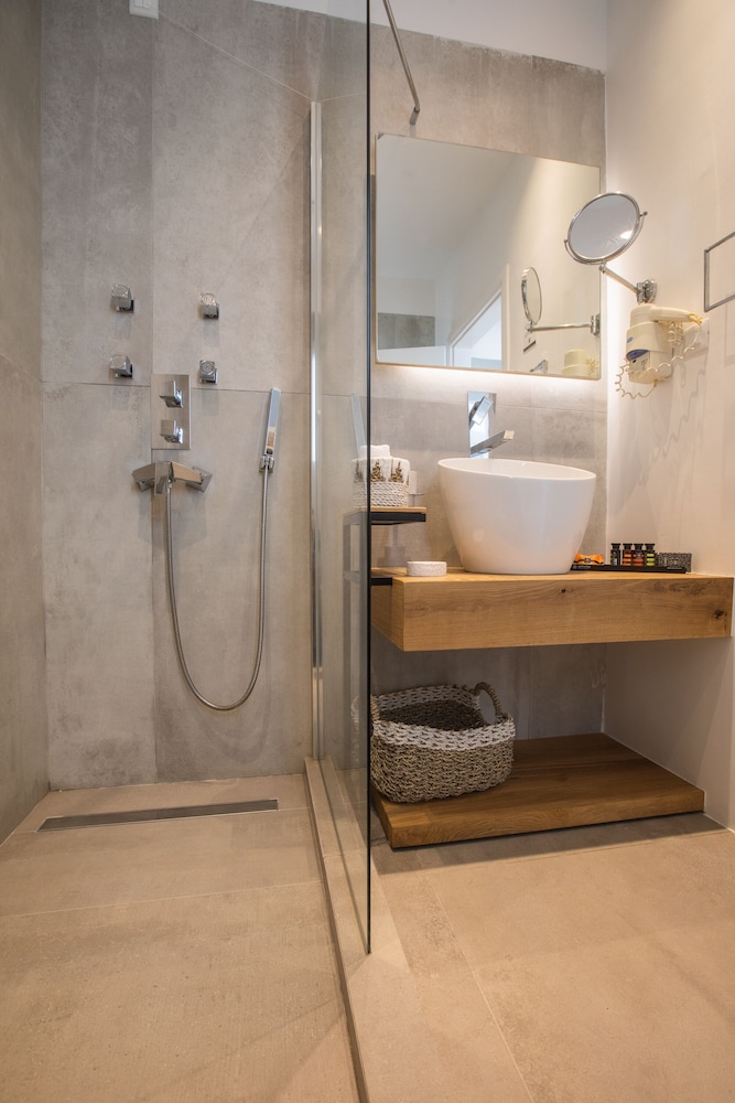 Harmony Boutique Hotel 62/64