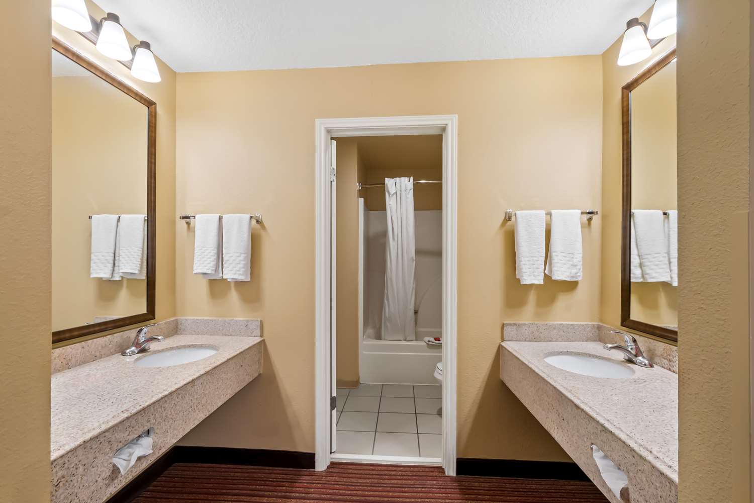 جناح بسريرين كوين، SureStay Plus by Best Western San Antonio Fiesta Inn 5/5