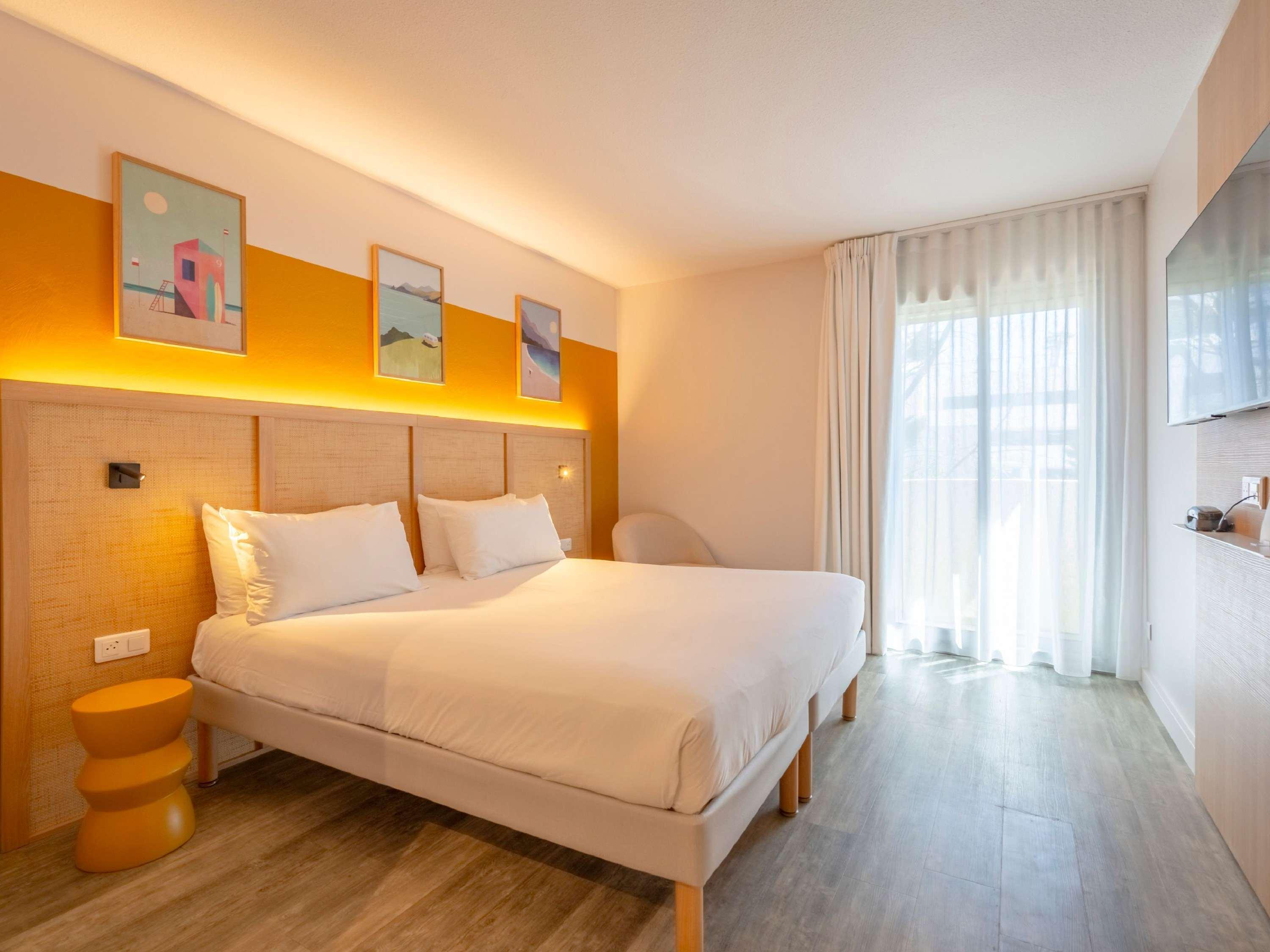 STANDARD, DOUBLE OR TWIN BED