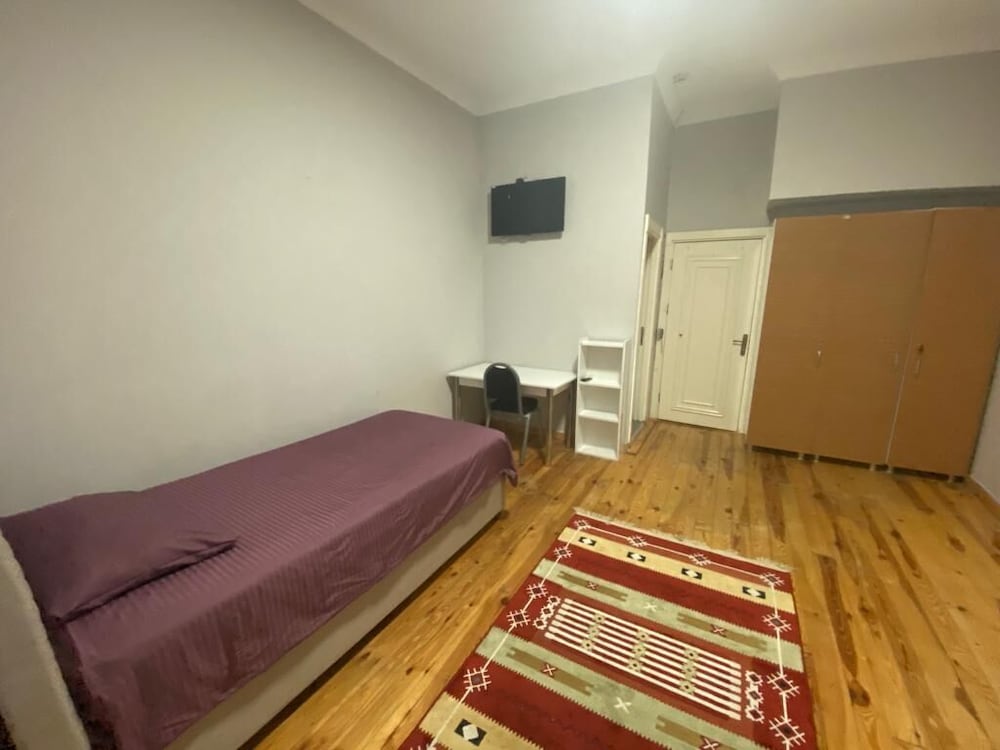 Besiktas Carsi Pansiyon 22/35