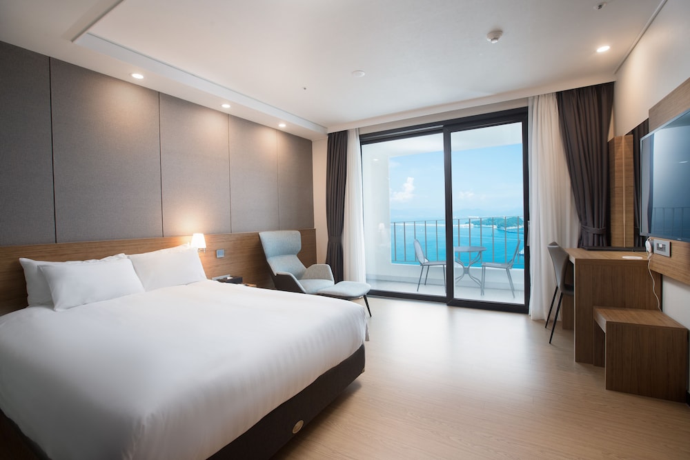 Utop Marina Hotel and Resort 10/50