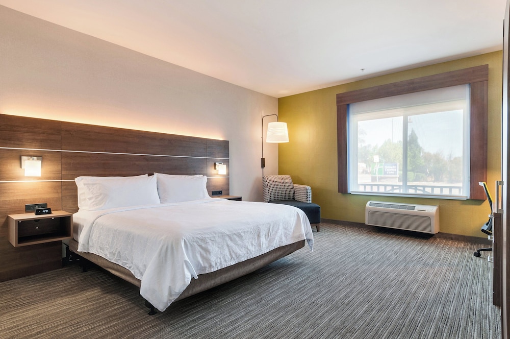 Standard, King Bed, Extra Floor Space