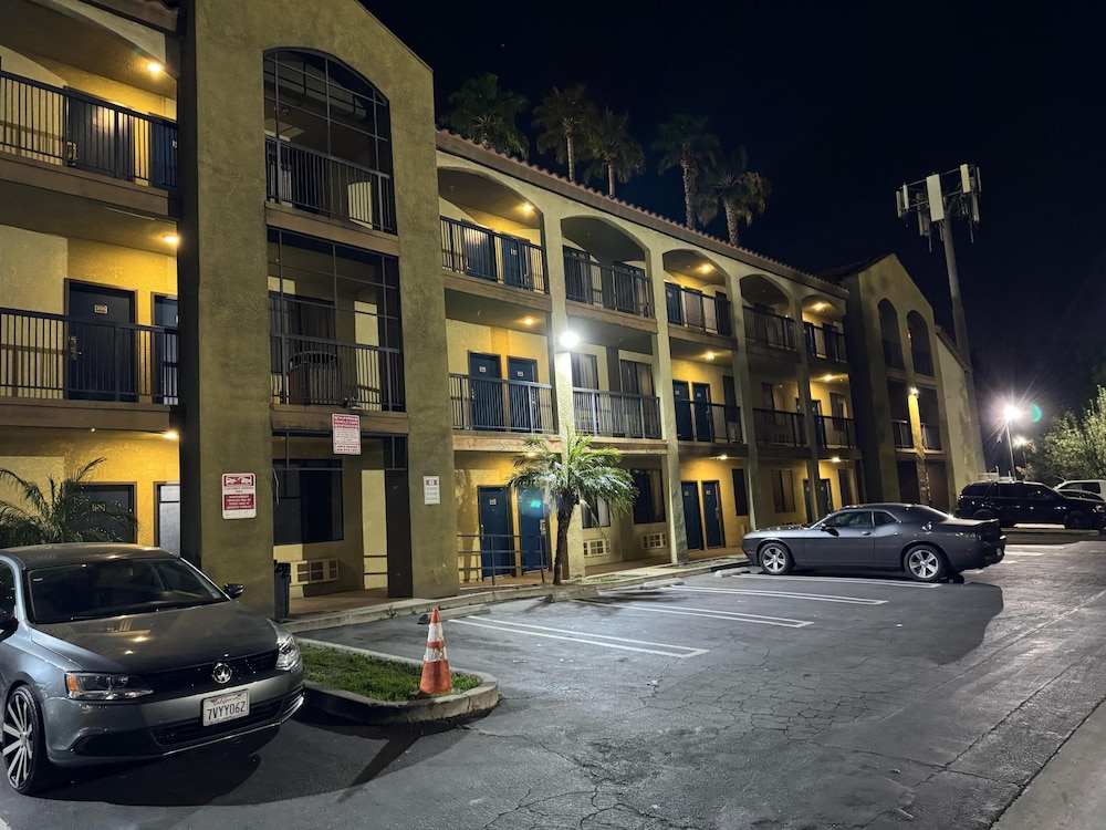Five Star Inn West Covina 34/42