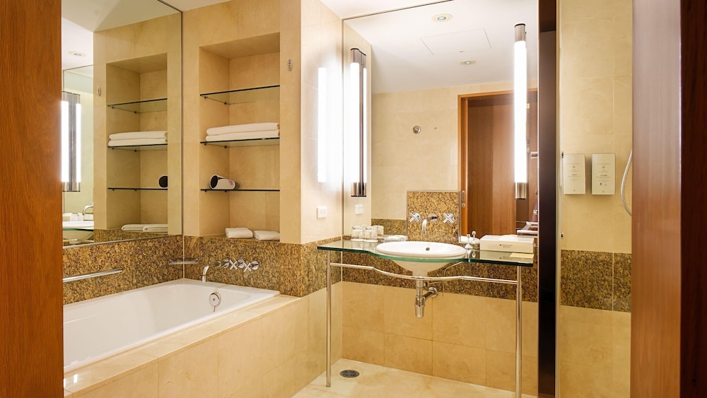 Ambassador Hotel Hsinchu 64/65