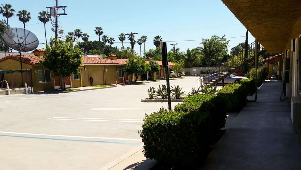 Economy Inn Motel Sylmar 7/34