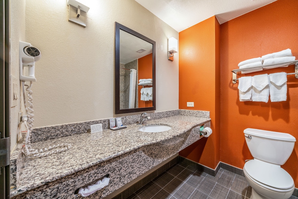Restwell Inn Suites Houston 15/45