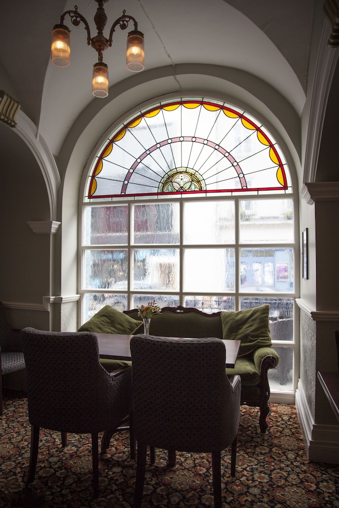 CLUB HOUSE HOTEL 46/54