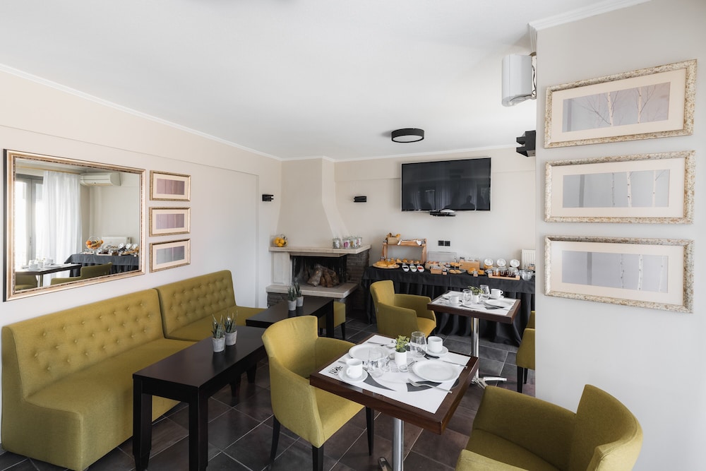 Akti Hotel 48/66