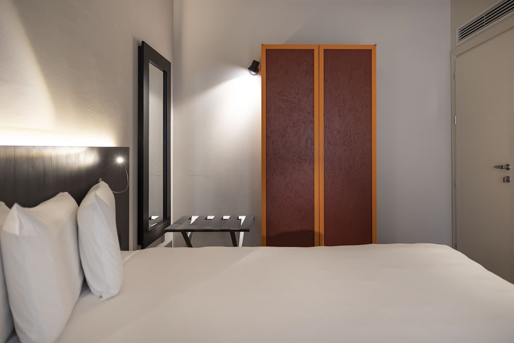 Savona 18 Suites 15/74