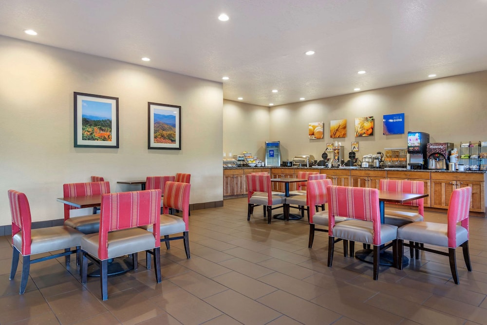 Comfort Inn and Suites Blue Ridge Ga 30/42