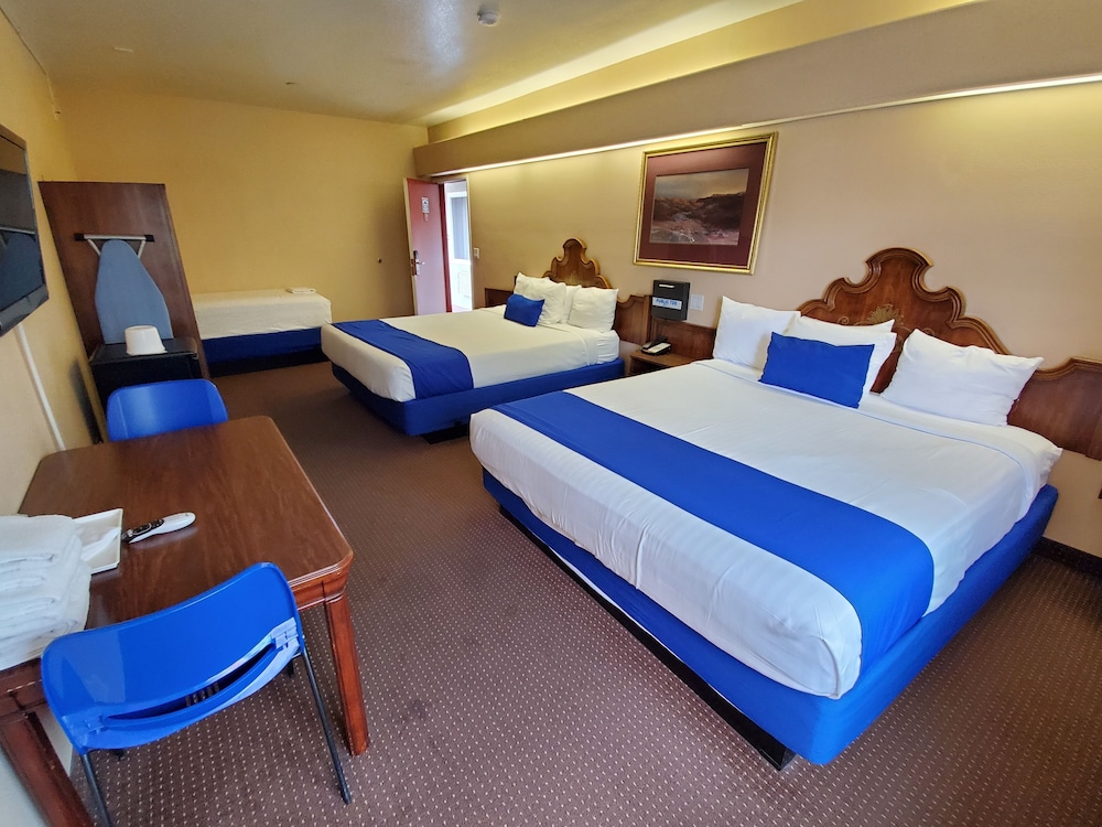 family suite, multiple beds
