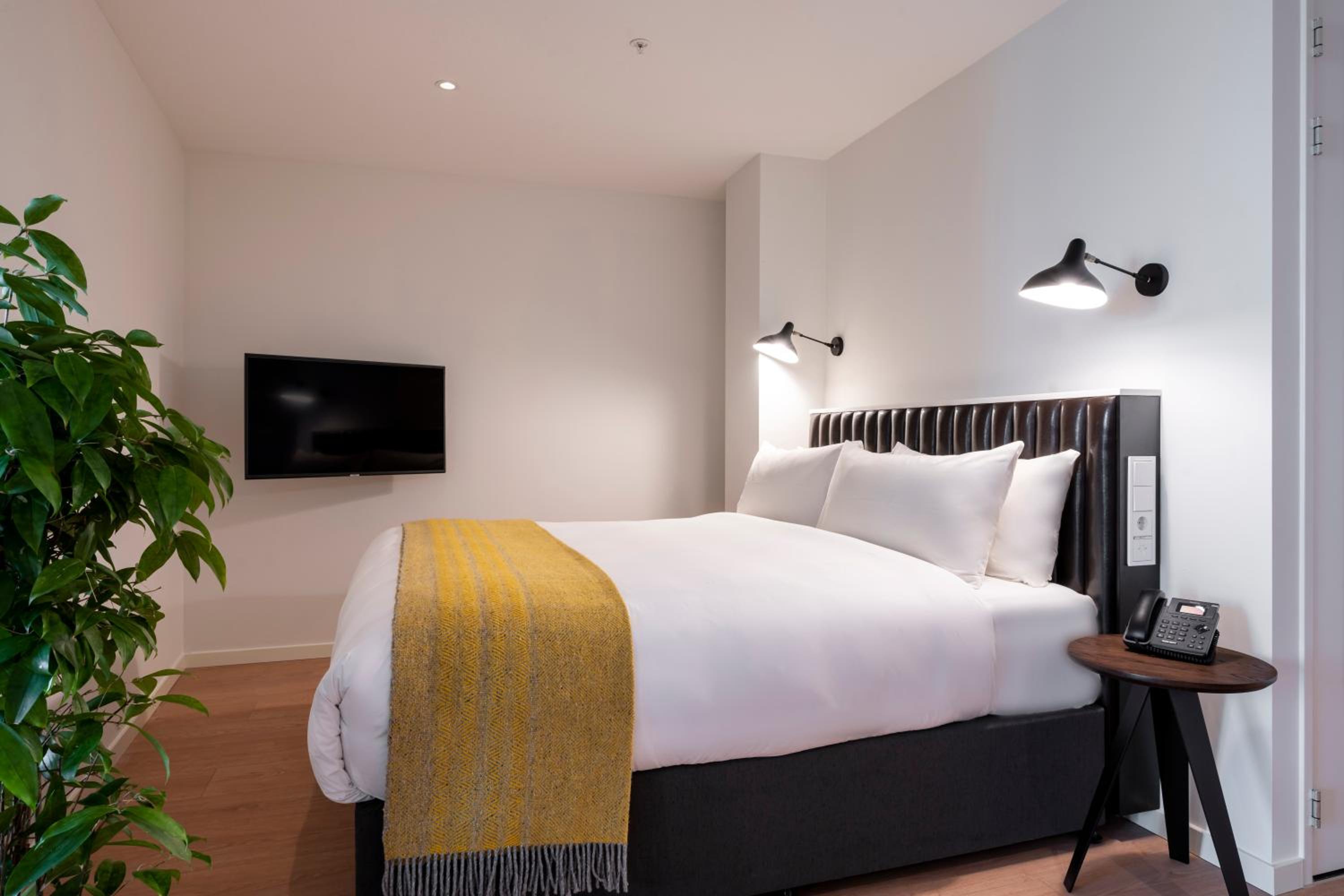 لوفت سوبيريور، PREMIER SUITES PLUS Amsterdam 3/7
