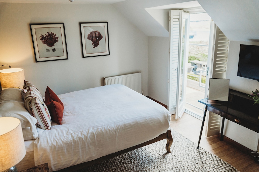 Classic, Double Bed, Water View
