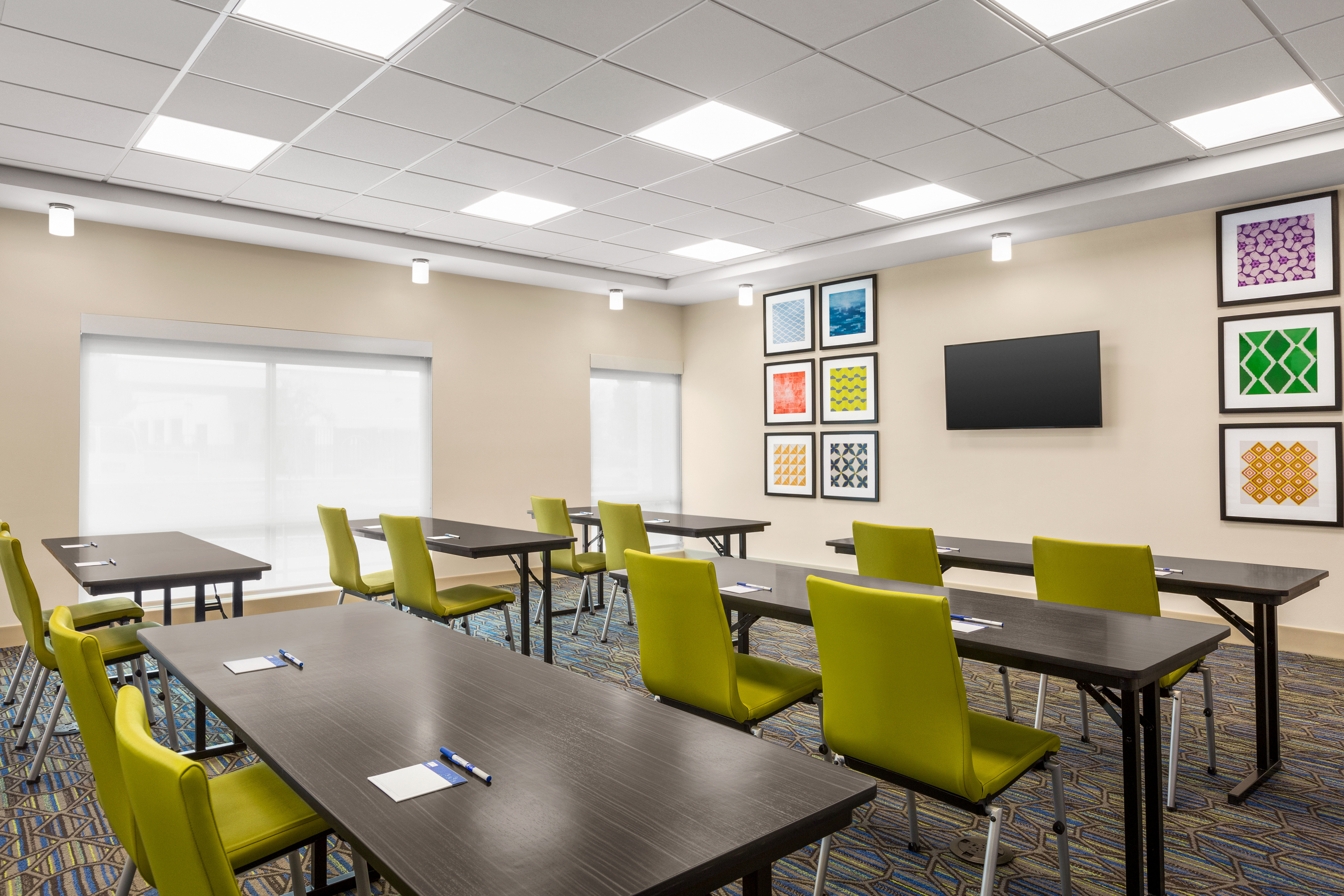 Holiday Inn Express & Suites - Ukiah 68/80