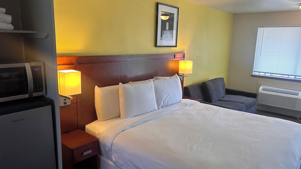 Lakeshore Inn 14/53