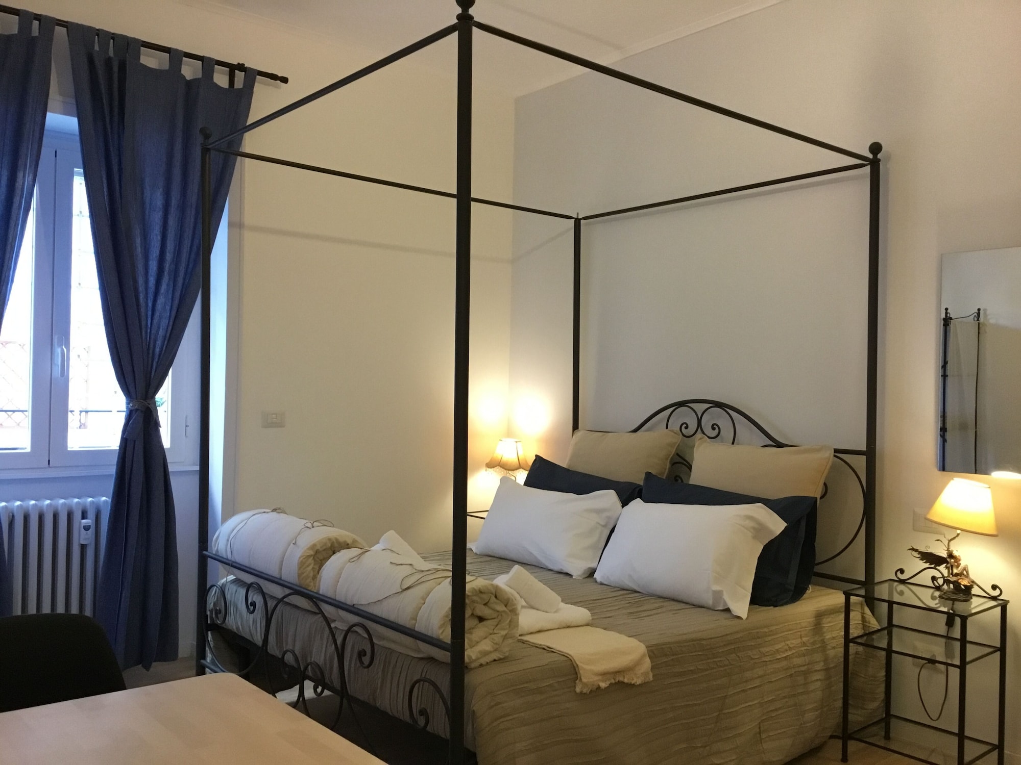 ROOM, TRIPLE, CITY VIEW