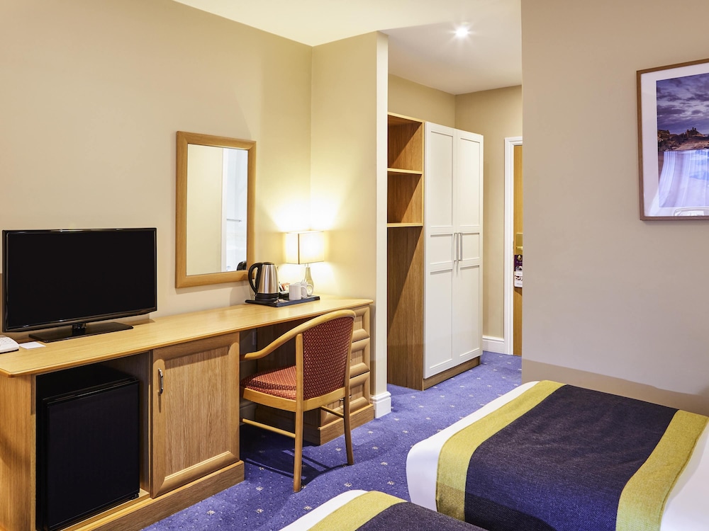 Mercure Newbury West Grange Hotel 60/72