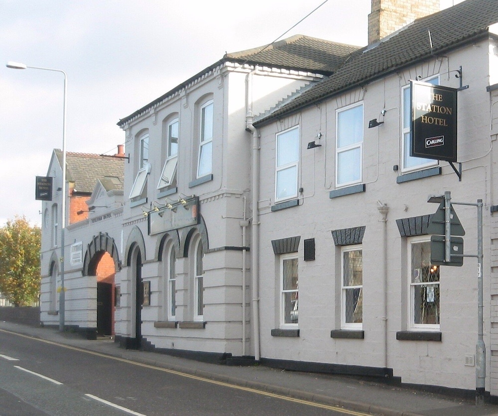 The Station Hotel 2/25