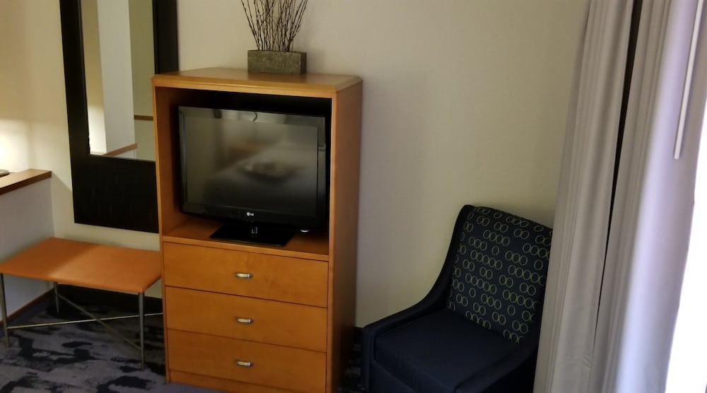 Fairfield Inn Suites By Marriott Mt Vernon Rend Lake 37/39