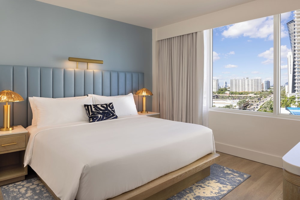 1 BEDROOM, RENOVATED, SUITE, KING BED, CITY VIEW