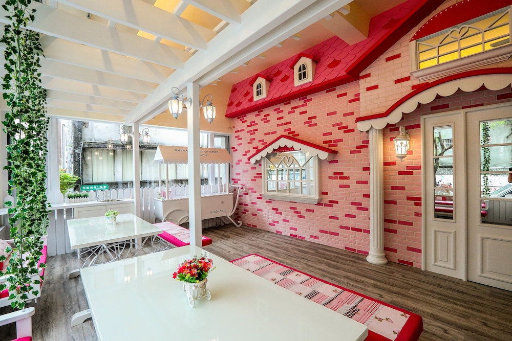 Happiness Station B&B 34/50