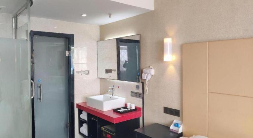 Thank Inn Plus Hotel (He'nan Zhoukou Chuanhui District Red Star Macalline) 49/49