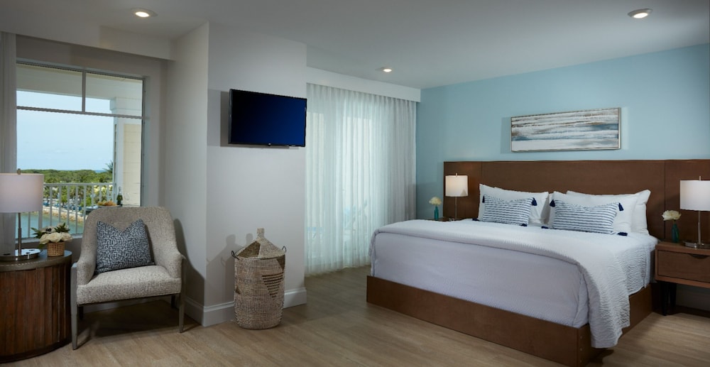 Premier, Suite, King Bed, Water Front